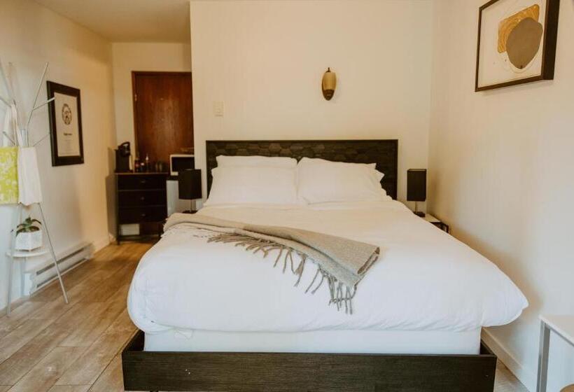 سوییت با چشم‌انداز دریا, Lunar Cove Inn