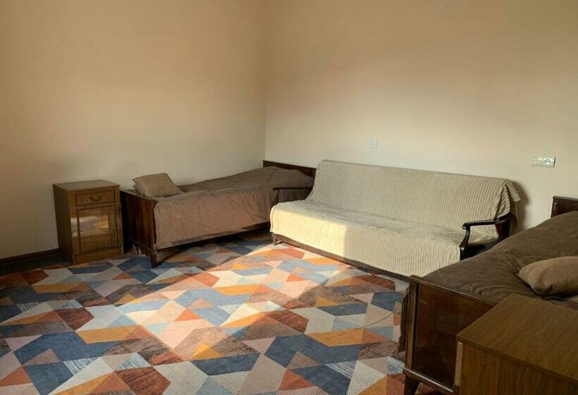 اتاق استاندارد, Dendrobak Guesthouse