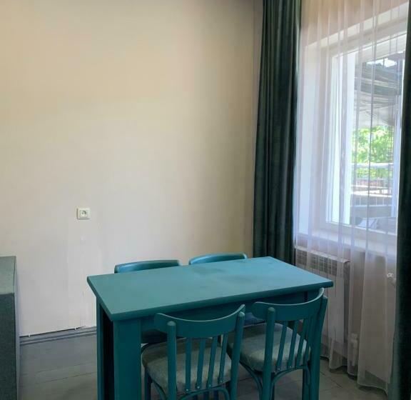 اتاق استاندارد, Dendrobak Guesthouse