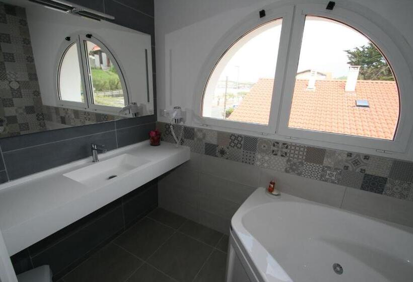 اتاق استاندارد با وان آب گرم, Valencia
