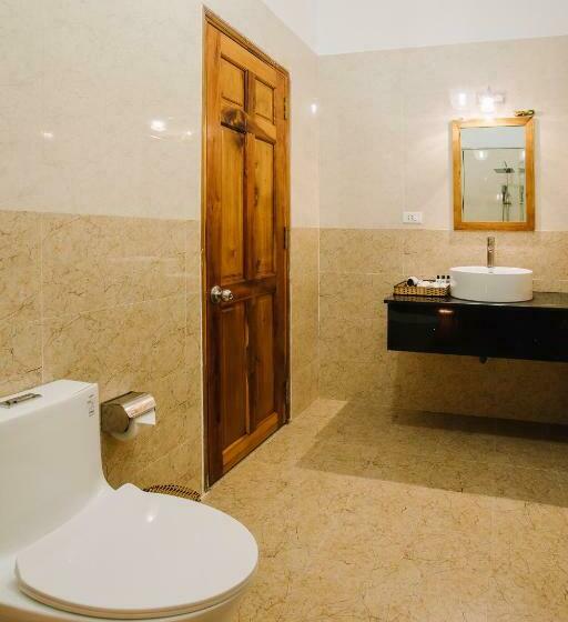 اتاق خانوادگی با چشم‌انداز باغ, Palm Hills Resort