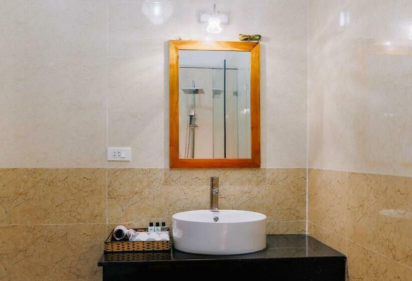 اتاق خانوادگی با چشم‌انداز باغ, Palm Hills Resort