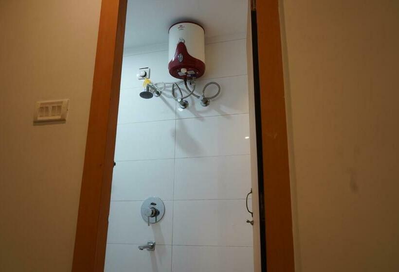 اتاق لوکس, Fabhotel Globe Express   Nr Ruby Hospital
