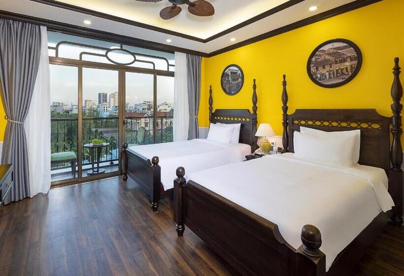 اتاق استاندارد سه تخته با بالکن, Luxury Hotel Near Da Nang Beach   Charming Beauty