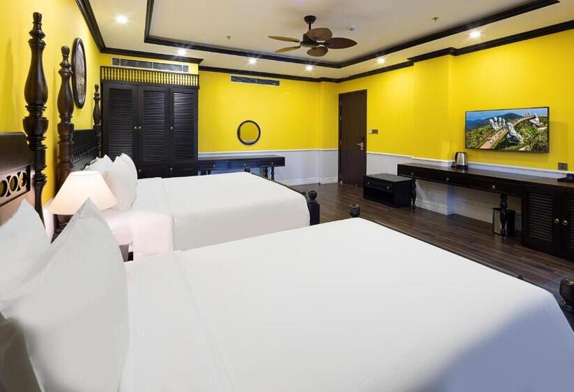 اتاق استاندارد با بالکن, Luxury Hotel Near Da Nang Beach   Charming Beauty