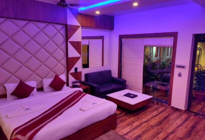 اتاق خانوادگی, Daltin Home