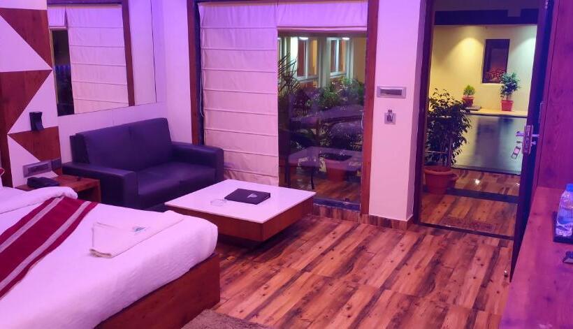 اتاق خانوادگی, Daltin Home