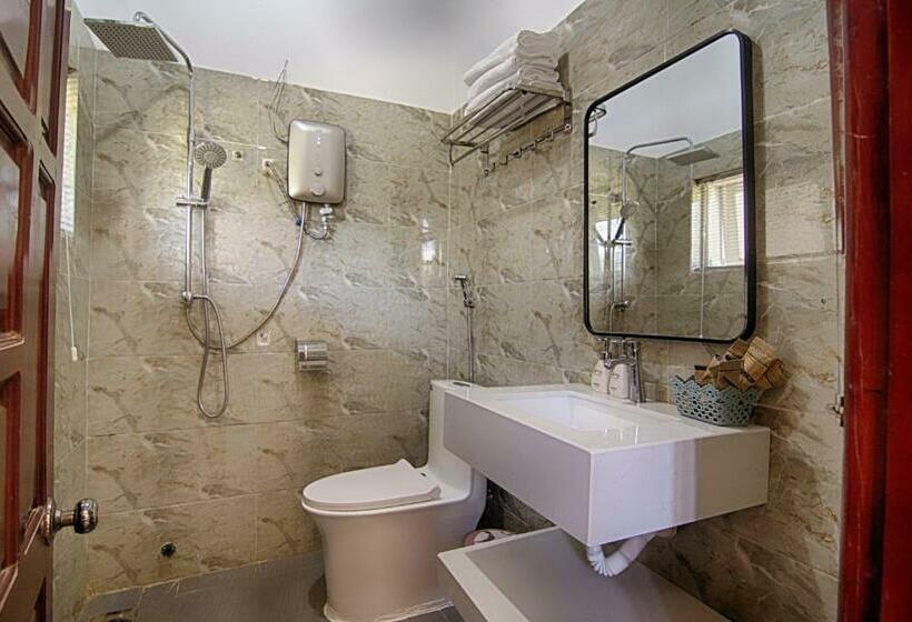 اتاق استاندارد چهار تخته, Hoa Mây