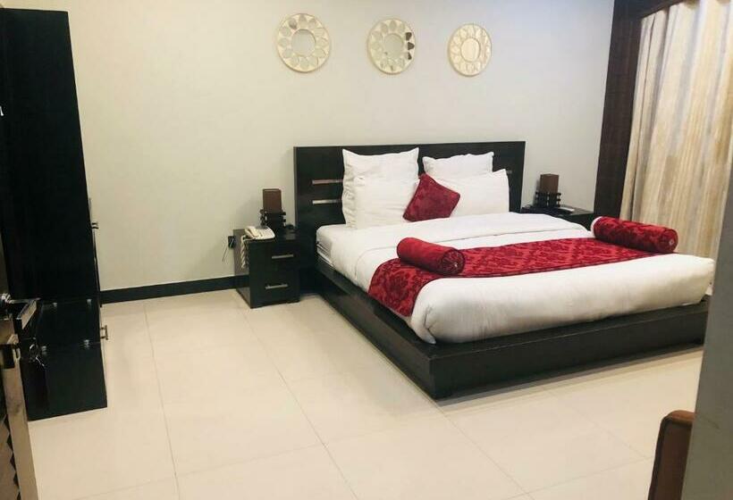 اتاق استاندارد با تخت بزرگ, Burj Al Swat