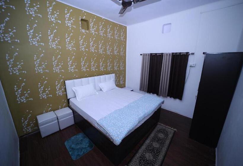 חדר דלוקס, Magpie Paying Guest House