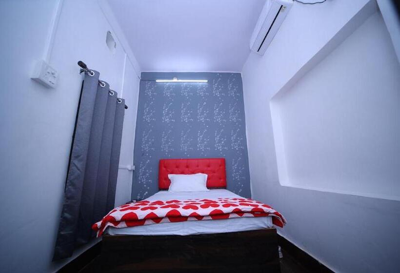 חדר סטנדרד יחיד חדר אמבטיה משותף, Magpie Paying Guest House