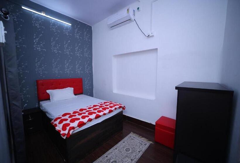 חדר סטנדרד יחיד חדר אמבטיה משותף, Magpie Paying Guest House