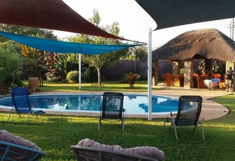 اتاق استاندارد سه نفره, Room In Villa   Zambezi Family Lodge   Rhino Room