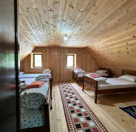 تختخواب در اتاق مشترک, Guest House Kukaj Valbone
