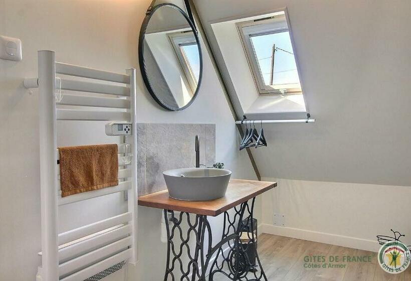 اتاق لوکس, Chambre De Kergomar