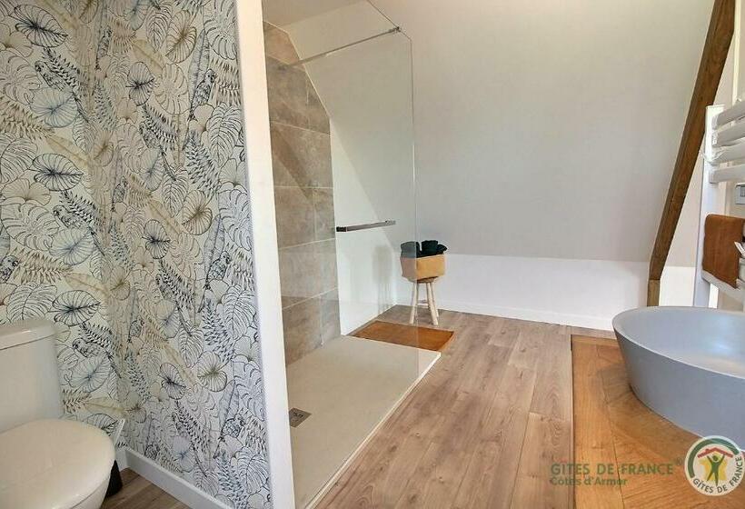 اتاق لوکس, Chambre De Kergomar