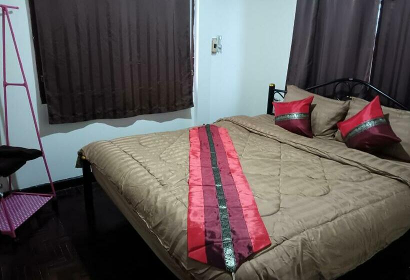 اتاق استاندارد با سرویس بهداشتی مشترک, Hug Glur House Tour And Hostel