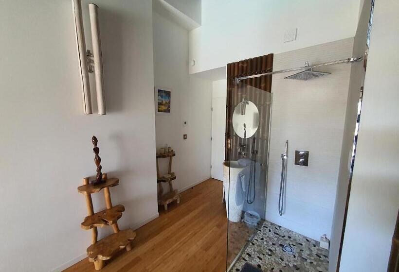 اتاق استاندارد با چشم‌انداز استخر, Villa Bora Bora