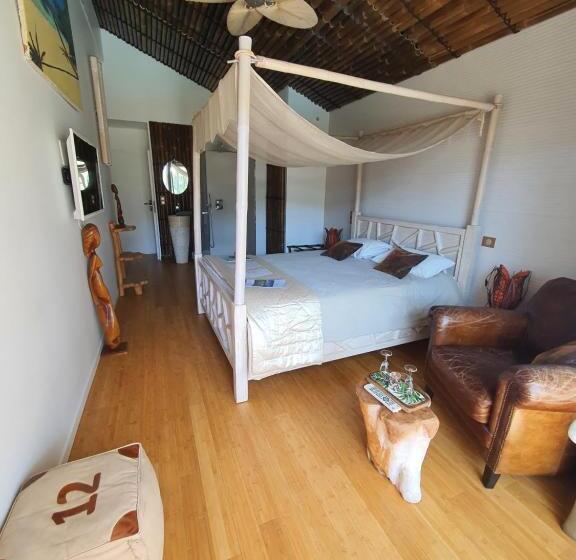 اتاق استاندارد با چشم‌انداز استخر, Villa Bora Bora
