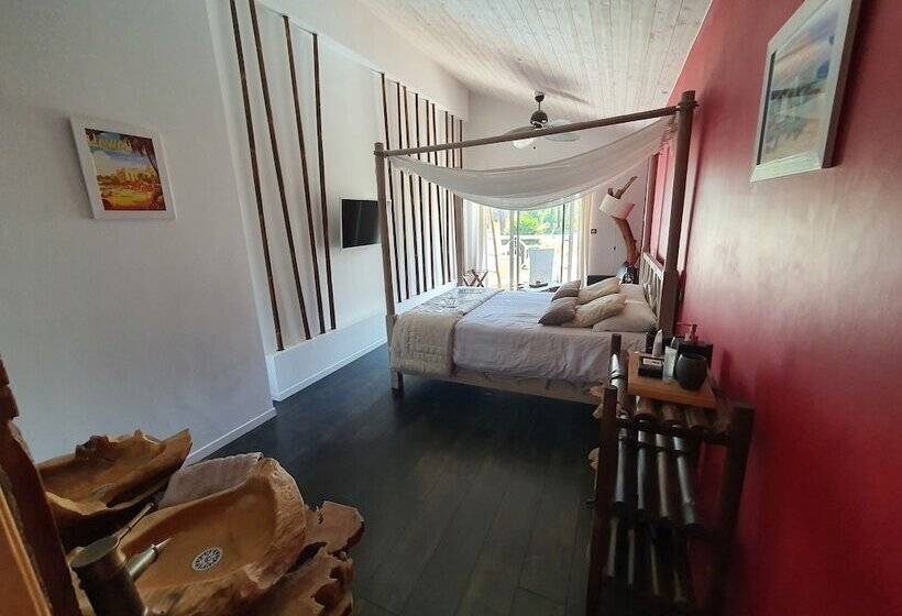 سوییت با چشم‌انداز استخر, Villa Bora Bora