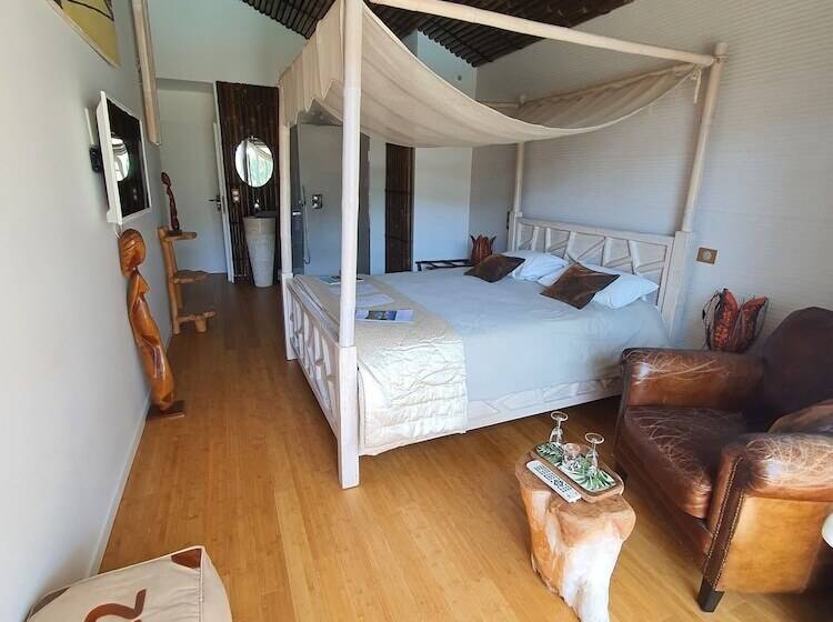 اتاق استاندارد با چشم‌انداز استخر, Villa Bora Bora