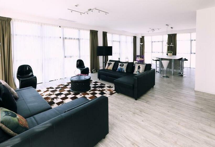 سوییت, Appart  Hotel La Girafe Marseille Est   Porte D Aubagne