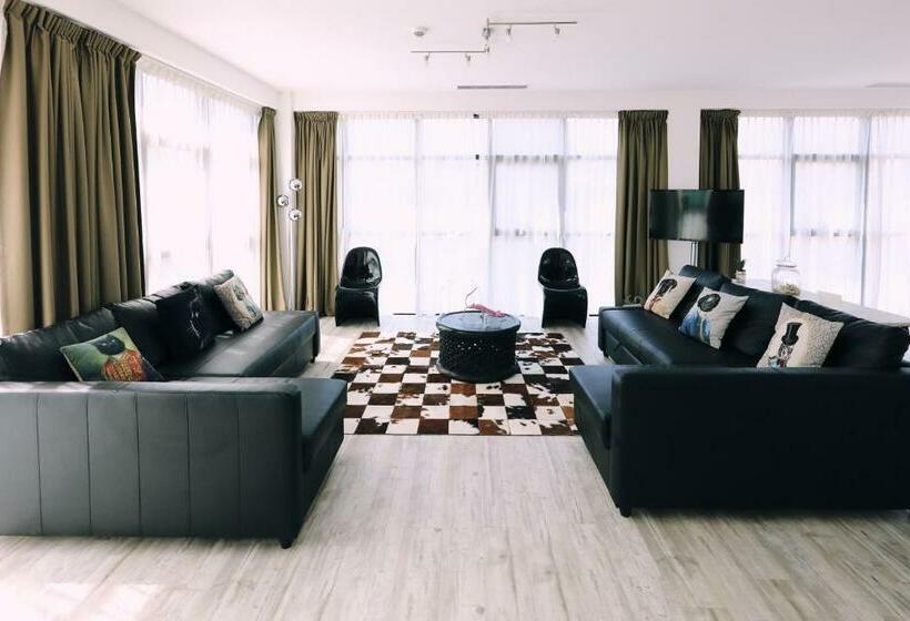 سوییت, Appart  Hotel La Girafe Marseille Est   Porte D Aubagne
