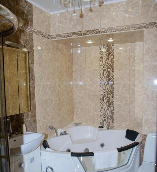 اتاق استاندارد با وان آب گرم, Hizhina