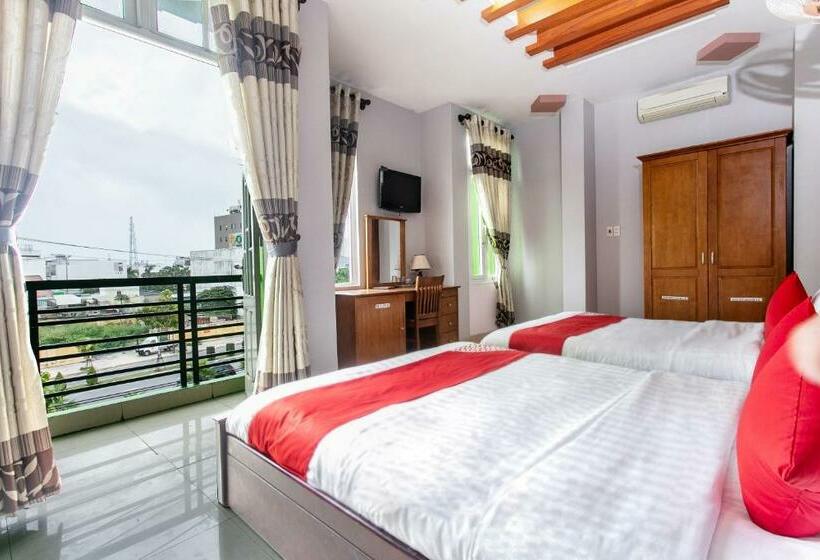 اتاق استاندارد چهارنفره با بالکن, Honey Hotel Da Nang