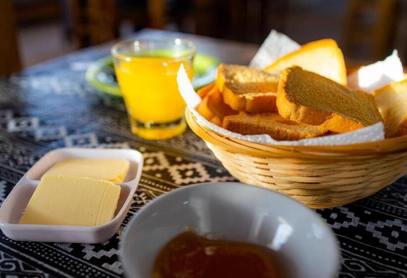 اتاق خانوادگی, Nitra Caviahue