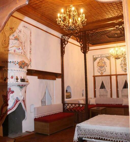 Deluxe Suite King Bed, Old Bazaar 1790