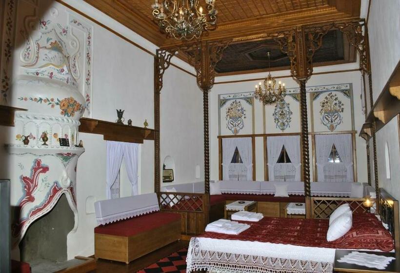 Deluxe Suite King Bed, Old Bazaar 1790