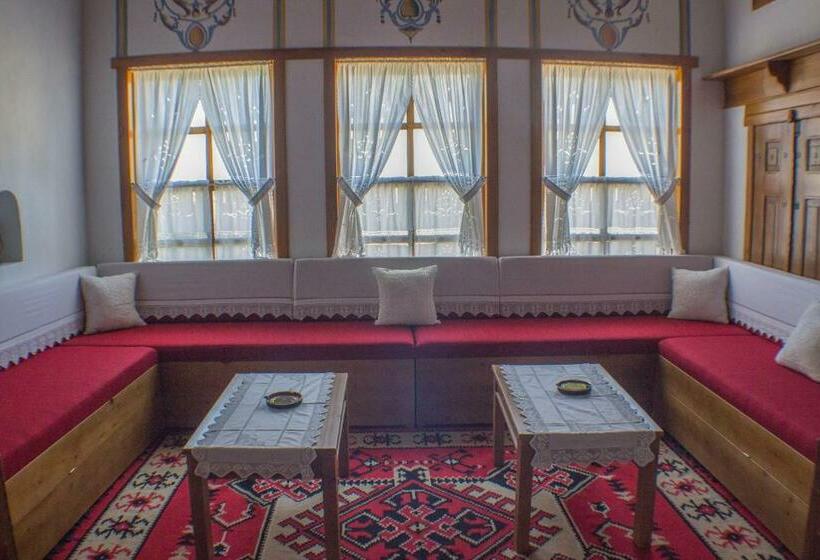 Deluxe Suite King Bed, Old Bazaar 1790