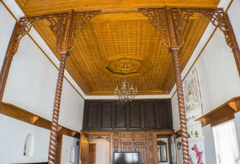 Deluxe Suite King Bed, Old Bazaar 1790