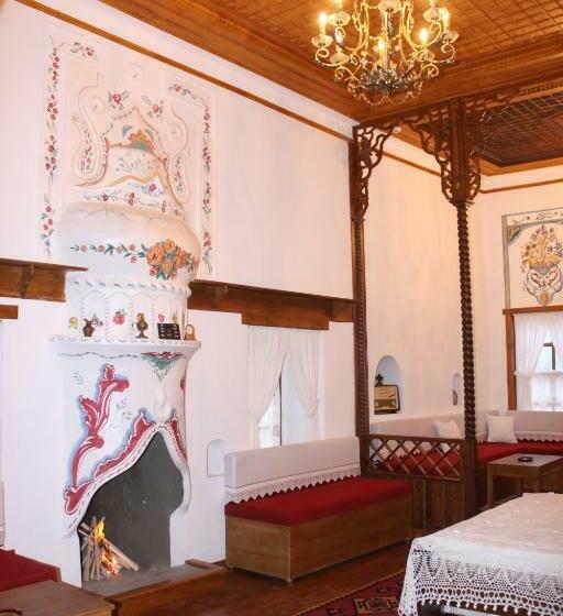 Deluxe Suite King Bed, Old Bazaar 1790