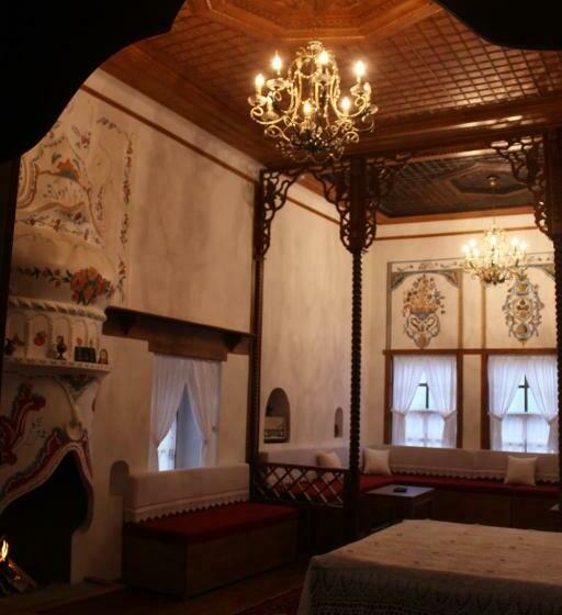 Deluxe Suite King Bed, Old Bazaar 1790