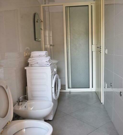 اتاق استاندارد چهار تخته, Shkodra L