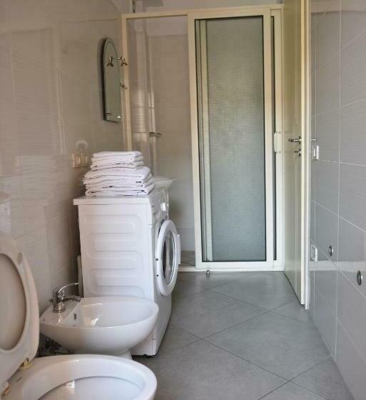 اتاق استاندارد چهار تخته, Shkodra L
