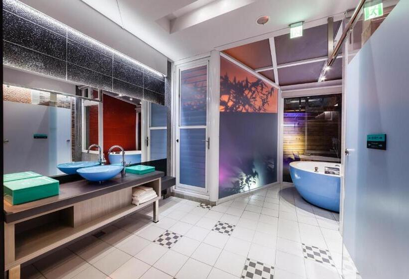 اتاق استاندارد چهار تخته, Ty Motel
