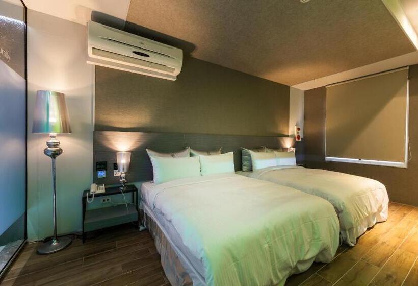 اتاق استاندارد چهار تخته, Ty Motel