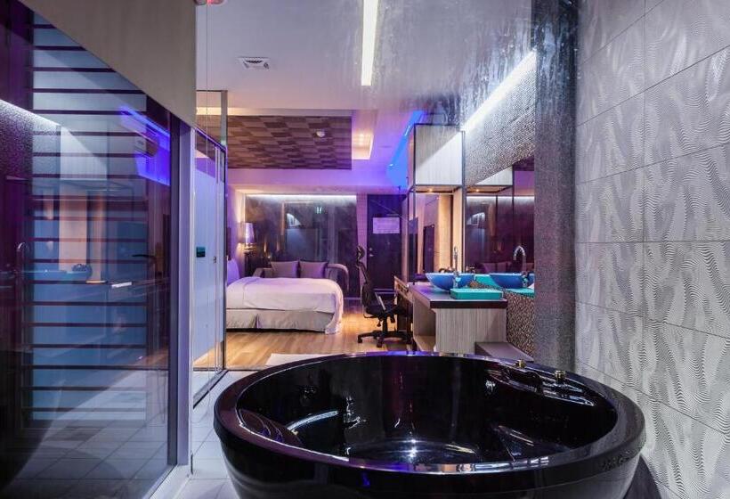 اتاق استاندارد, Ty Motel