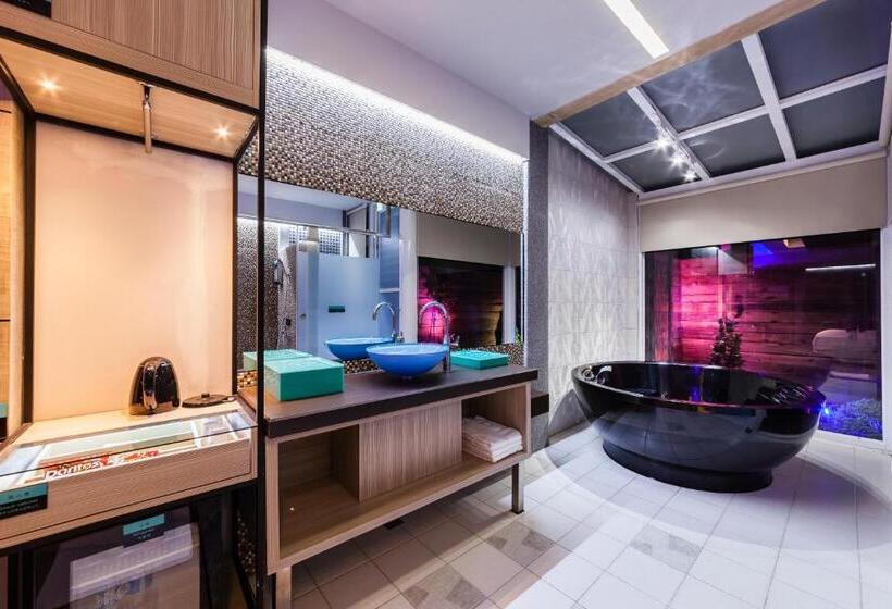 اتاق استاندارد, Ty Motel