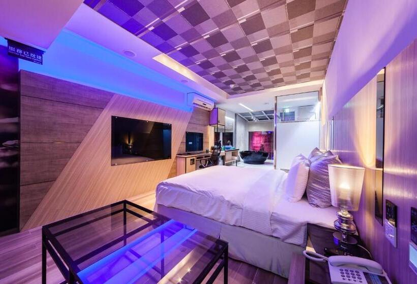 اتاق استاندارد, Ty Motel
