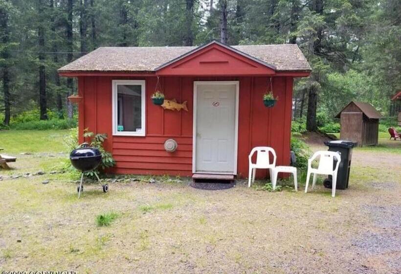 کلبه ییلاقی, Bear Necessities Alaska