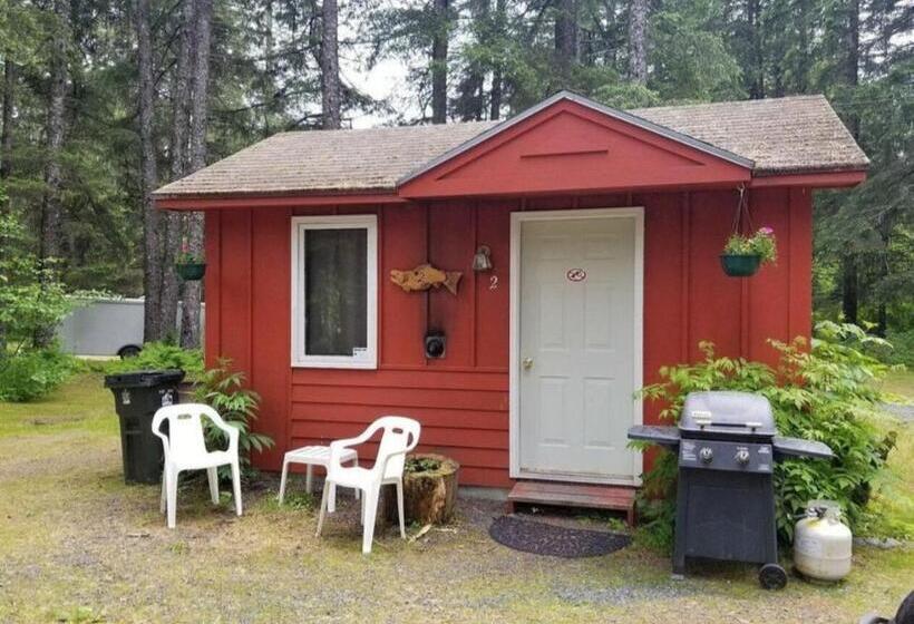 کلبه ییلاقی, Bear Necessities Alaska