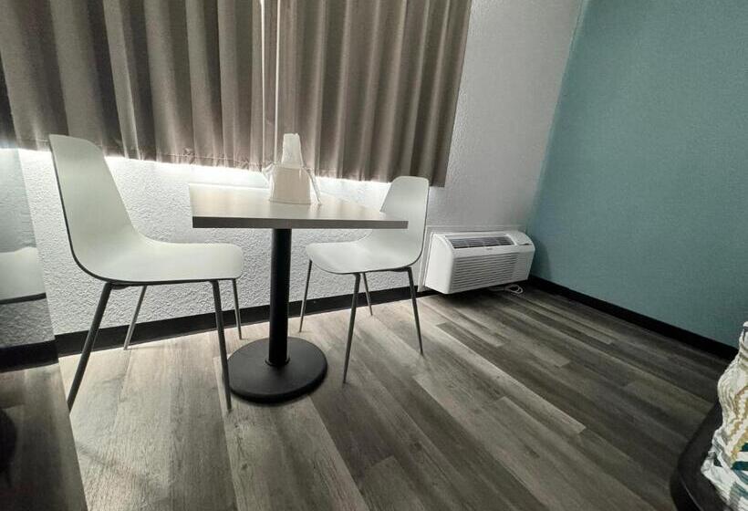 اتاق لوکس, Studio 6 Suites East Syracuse Airport