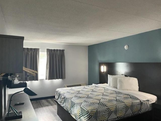 اتاق لوکس با تخت بزرگ, Studio 6 Suites East Syracuse Airport