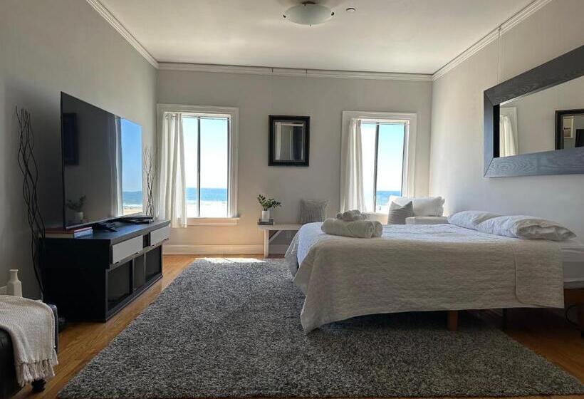Deluxe Suite Sea View, The Vurpillat