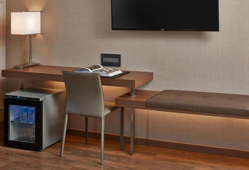 اتاق استاندارد با تخت بزرگ برای معلولان, Ac Hotel By Marriott Minneapolis Downtown