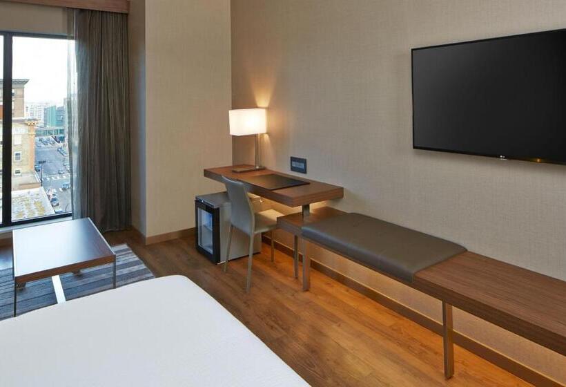 اتاق استاندارد با تخت بزرگ برای معلولان, Ac Hotel By Marriott Minneapolis Downtown